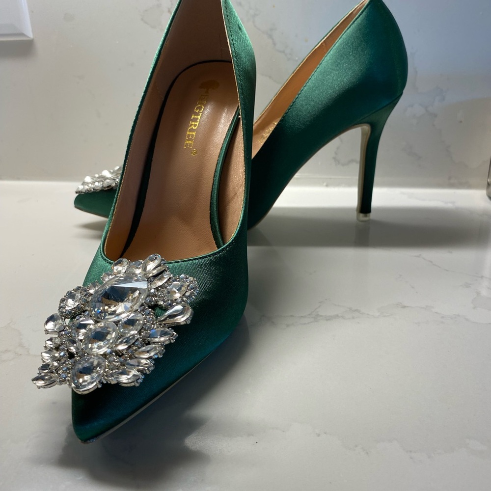 Elegant Green Satin Heels with Crystal Embellishment